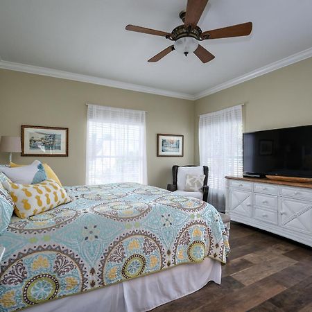 Hibiscus Hideaway Condo Walk To Historic Bridge St Bradenton Beach Exteriör bild